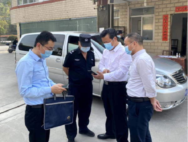 省人社厅党组成员、副厅长洪长春调研检查学校疫情防控工作