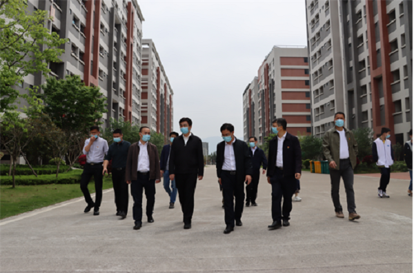 白丝色情片
党组书记、厅长孔繁军实地检查指导福建技师学院疫情防控工作